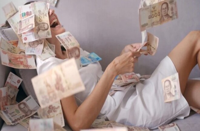 Liên tục nhìn thấy dãy số đặc biệt, cô gái thử mua vé số và cái kết khiến ai nấy ao ước