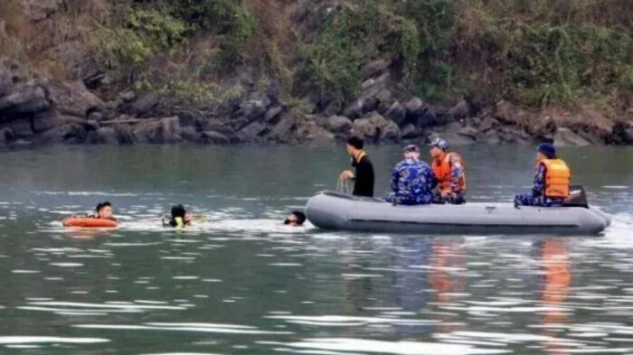 Vụ máy bay trực thăng Bell-505 rơi: Người nhái, flycam, lưới rà tìm nạn nhân cuối cùng