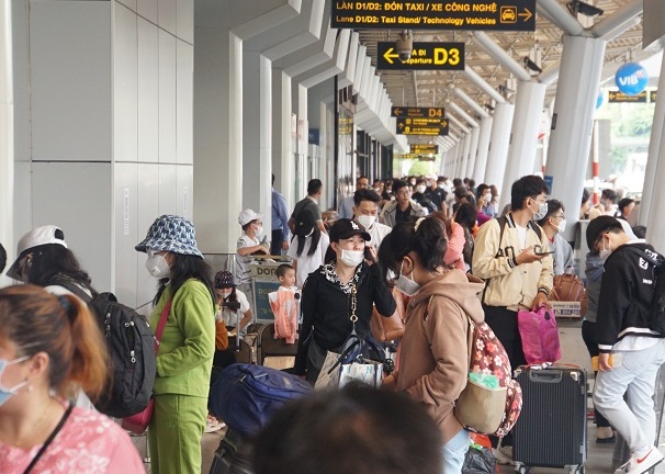 Sân bay Tân Sơn Nhất dự kiến đón hơn 700.000 lượt khách dịp 30/4 - 1/5