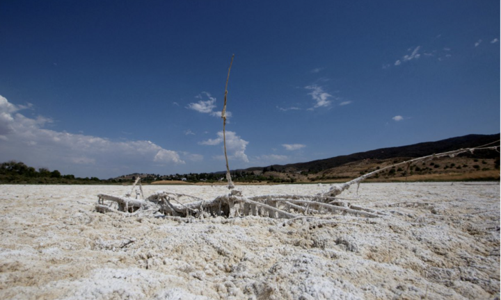 Hơn một nửa số hồ nước lớn trên thế giới đang dần khô cạn