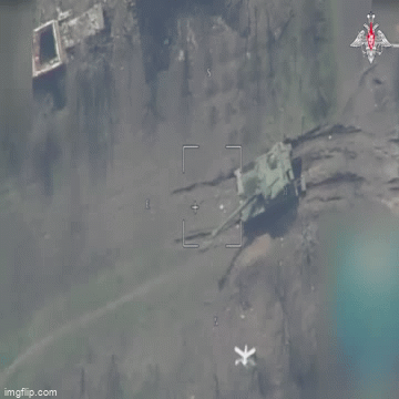 Pháo tự hành AS-90 “chìm trong biển lửa” sau đòn tấn công của UAV cảm tử Lancet