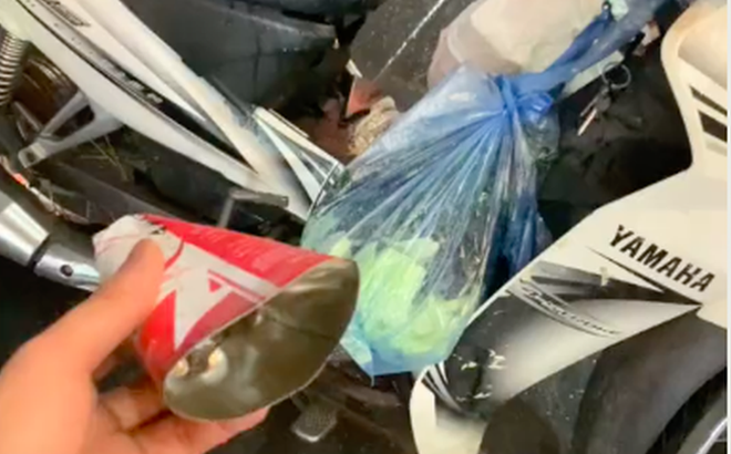 Đi giao lẩu cho khách, anh shipper gặp tai nạn đáng sợ chỉ vì thói quen nguy hiểm nhiều người mắc phải