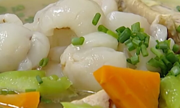 Canh gà nấu vải ngọt thanh cho bữa cơm ngày hè