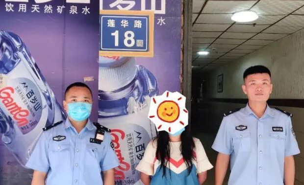 Người phụ nữ sống sót thần kỳ dù trôi trên dạt biển một đêm, dân mạng phải thốt lên