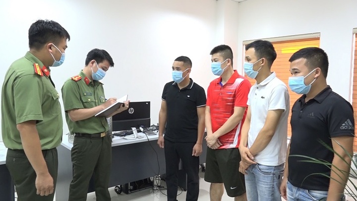 Hải Dương: Triệt phá 2 đường dây cá độ bóng đá, số tiền giao dịch lên đến hàng chục tỷ đồng