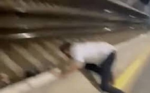 Uống rượu say, người đàn ông nhảy xuống đường ray lúc tàu hỏa đang lao nhanh đến và cái kết kỳ diệu