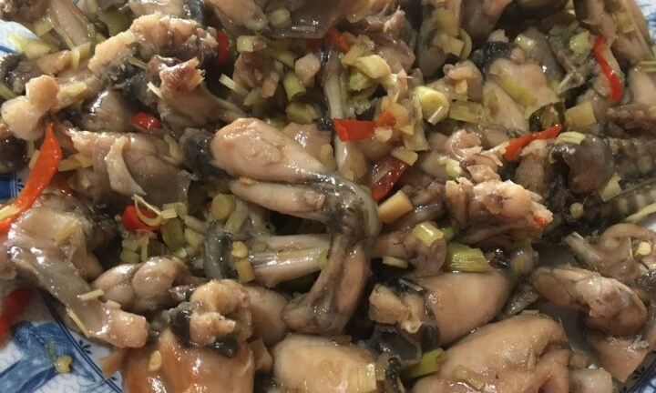 Ếch kho sả ớt đậm đà giúp bữa cơm gia đình thêm hấp dẫn bội phần