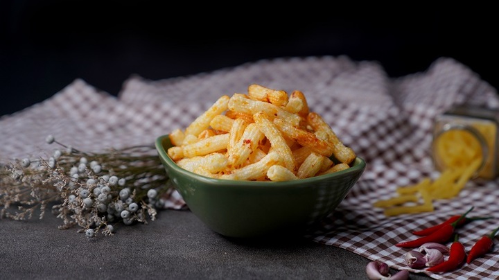 Nui chiên tỏi ớt cực đưa miệng