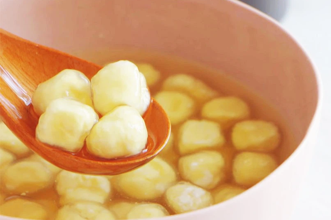 Vào bếp làm trân châu phô mai cho vơi cơn thèm những ngày giãn cách xã hội