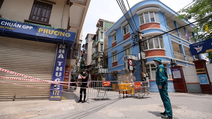 Hà Nội: Cách ly y tế hơn 7.500 người thuộc 5 phường ở quận Đống Đa
