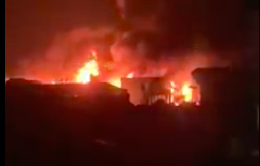 Hỏa hoạn tại xưởng cồn ở Hà Nội, ngọn lửa đỏ cháy rực trong đêm