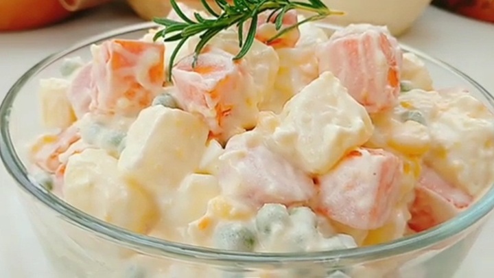 Cách làm salad Nga thơm ngon đúng chuẩn ngoài hàng