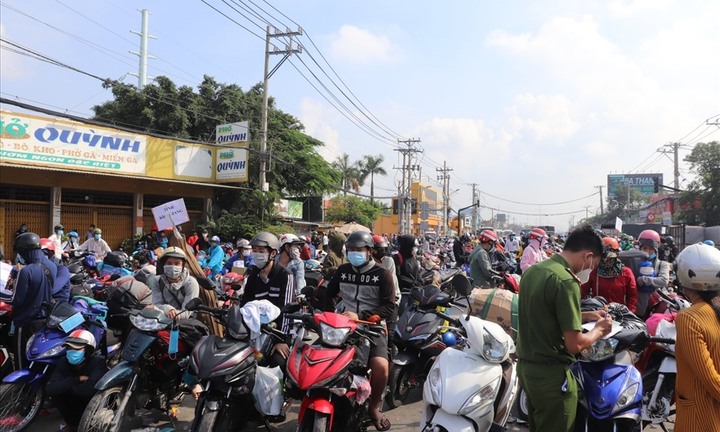 Bộ GTVT yêu cầu các tỉnh chuẩn bị xe khách đưa người dân từ TP.HCM về quê