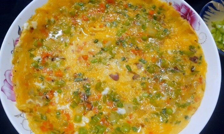 Cách làm trứng chiên rau củ, món ngon cho bữa cơm gia đình thêm hấp dẫn