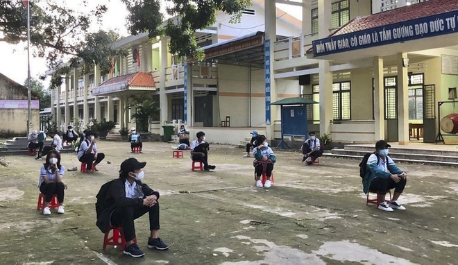 117 giáo viên và học sinh phải cách ly vì liên quan đến chùm ca bệnh COVID-19 mới