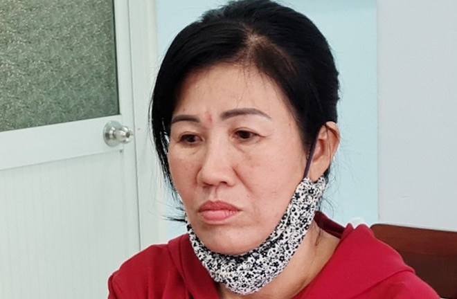 Tạm giữ người phụ nữ ném dép, cào chảy máu tay thiếu tá công an