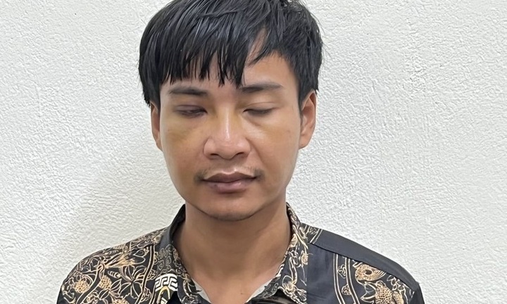 Khởi tố đối tượng trốn cách ly đi uống rượu, dùng dao dọa chém tổ giám sát cộng đồng