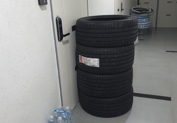 Shipper giao hàng làm cô gái bị giam lỏng nửa ngày, bạn trai tức giận