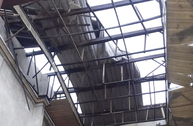 45 ngôi nhà ở Quảng Ngãi bị tốc mái, người dân tháo chạy trong đêm