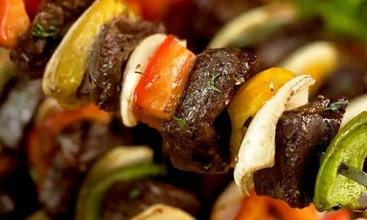 Cách làm bò lúc lắc nướng rau củ mềm thơm lại đậm đà hương vị