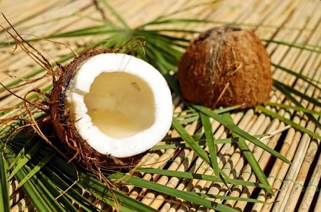 5 lợi ích của cơm dừa làm bạn chỉ muốn mua về dùng ngay