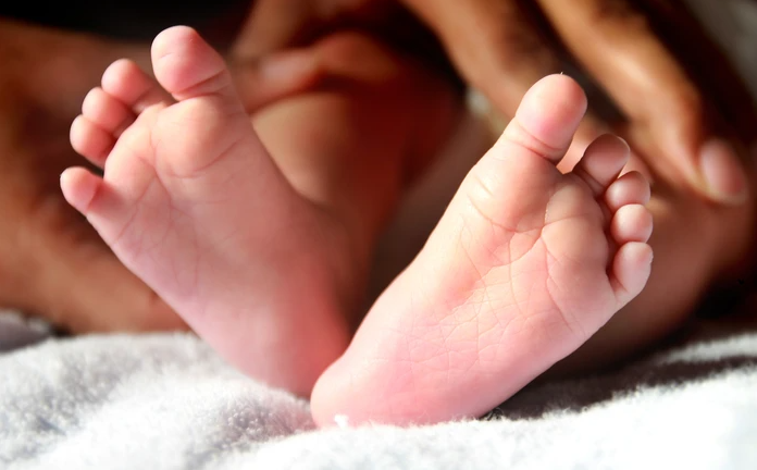 Tự sinh con tại nhà theo Youtube, thiếu nữ 17 tuổi nhập viện cấp cứu trong tình trạng nhiễm trùng