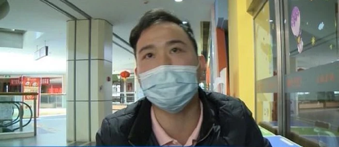 Chú rể bị sa thải vì nhận tiền mừng cưới của đồng nghiệp, thái độ của tổng công ty gây bất ngờ