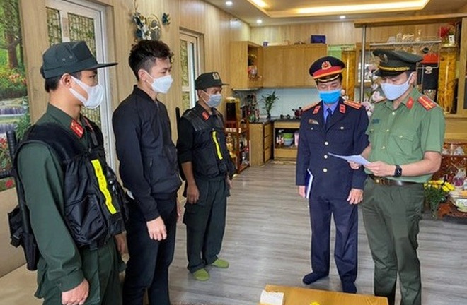 Bắt 2 giám đốc hãng taxi liên quan vụ tham ô tại Cảng hàng không quốc tế Phú Bài