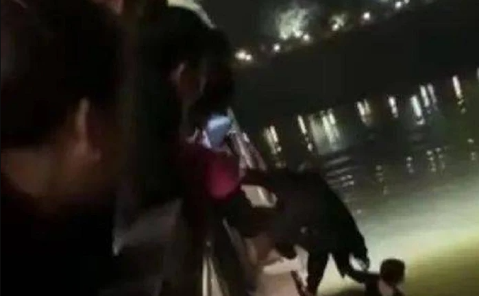 Nhảy xuống sông cứu người giữa mùa đông lạnh buốt, người phụ nữ bị gia đình chỉ trích vì 1 lý do