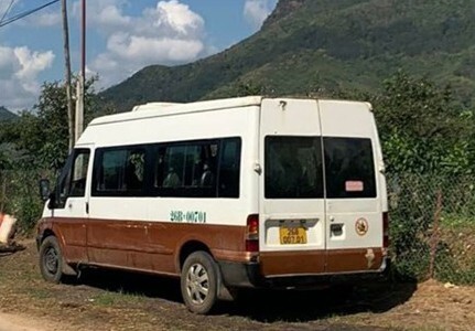 Khởi tố vụ xe chở học sinh bung chốt cửa khiến 2 em văng ra ngoài