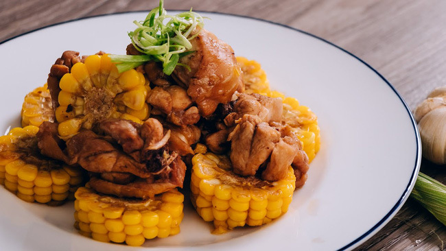 Mách chị em công thức gà xào ngô vừa đơn giản vừa ngon ngọt xuất sắc