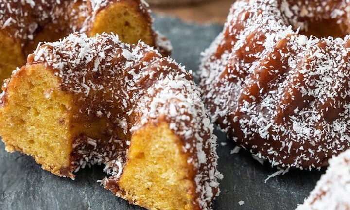 Cách làm bánh Lamington cho ngày lễ Giáng sinh 2021