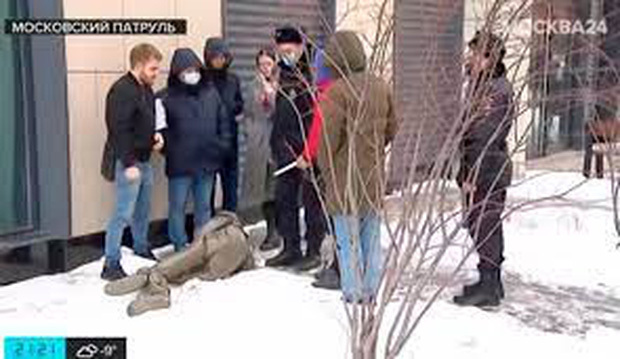 Cô gái nhảy từ tầng 4 để trốn kẻ cưỡng bức, thủ phạm không buông tha gây ra thảm kịch