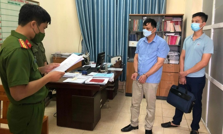 Khởi tố hiệu trưởng và trưởng ban đại diện hội cha mẹ học sinh vì tội chiếm đoạt tài sản