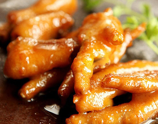 Cách làm chân gà om bia thơm ngon lạ miệng, không thử ngay đảm bảo tiếc đứt ruột