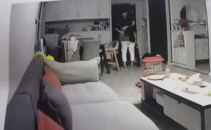Lén lắp camera trong nhà, chồng cay đắng khi phát hiện bị mật giấu kín 7 năm của vợ