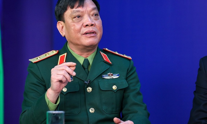 Chuyển hướng chiến lược phòng chống dịch: Chậm hay không thể sớm hơn?