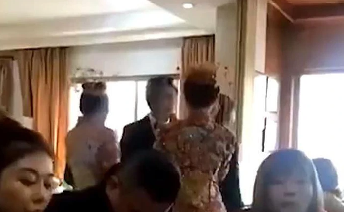 Chú rể cưới hai chị em sinh đôi cùng lúc gây sốc mạng xã hội, sự thật như thế nào?