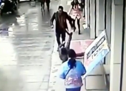 Clip: Cướp túi xách của cô gái trên phố, gã đàn ông bị 