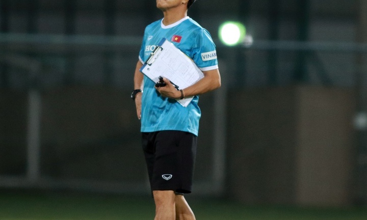 HLV Lee Young-jin khỏi COVID-19, kịp cùng U23 Việt Nam dự Dubai Cup 2022