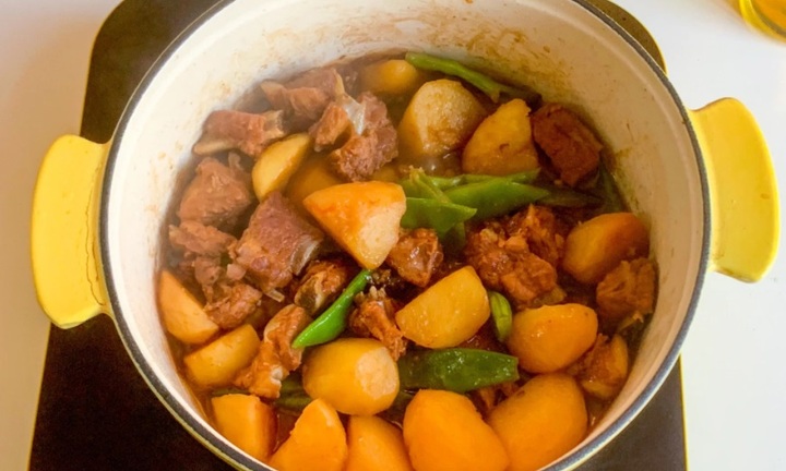 Cách làm sườn om khoai tây thơm ngon hết sảy lại vô cùng đơn giản