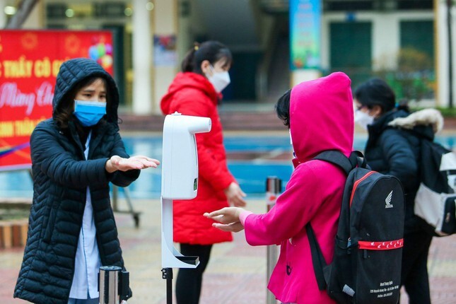 Hà Nội khẩn trương lấy ý kiến phụ huynh cho học sinh lớp 1 - 6 đi học trực tiếp