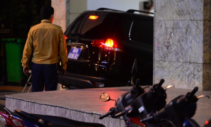 Hình ảnh khám xét trụ sở Tập đoàn Tân Hoàng Minh