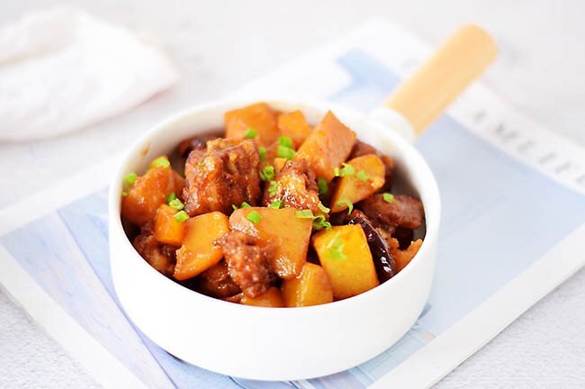 Hướng dẫn cách làm sườn kho khoai tây mềm thơm đậm đà