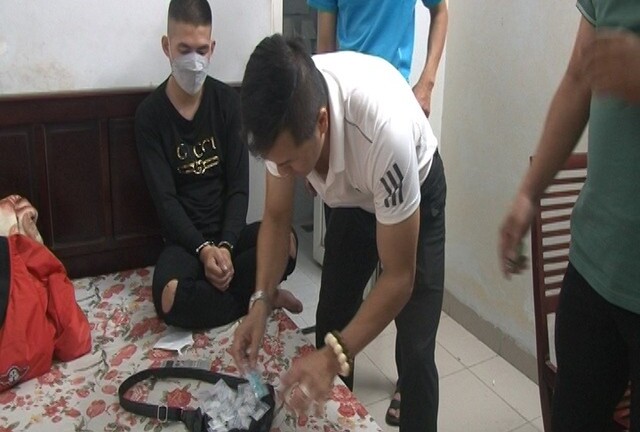 Huế: Bắt giữ đối tượng tàng trữ lượng lớn ma tuý tổng hợp tại nhà nghỉ