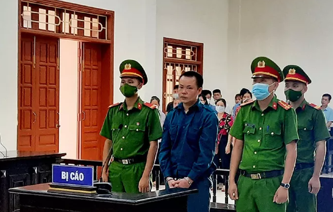 Chém vợ tổn hại 69% sức khỏe, gã chồng lĩnh án 12 năm tù