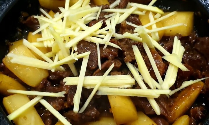 Cách làm bò kho củ cải mềm ngon đậm đà khiến nồi cơm hết bay trong tích tắc 