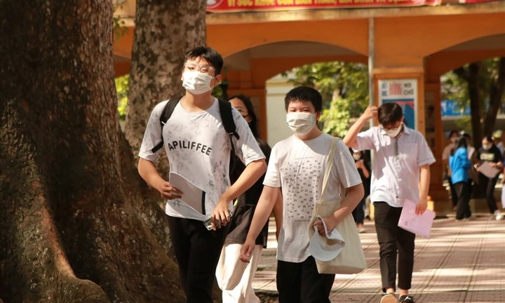 Gợi ý đáp án môn Tiếng Anh vào lớp 10 Hà Nội năm 2022