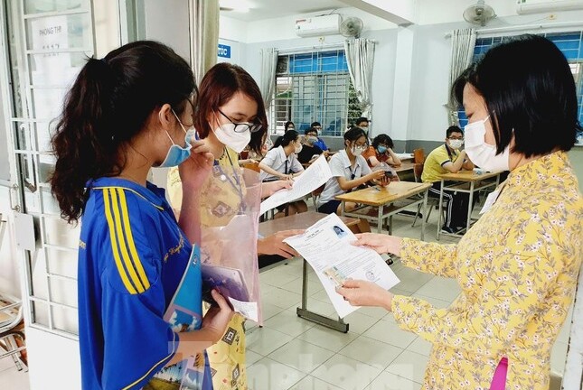 6 thí sinh TP.HCM bị đình chỉ vì mang điện thoại vào phòng thi