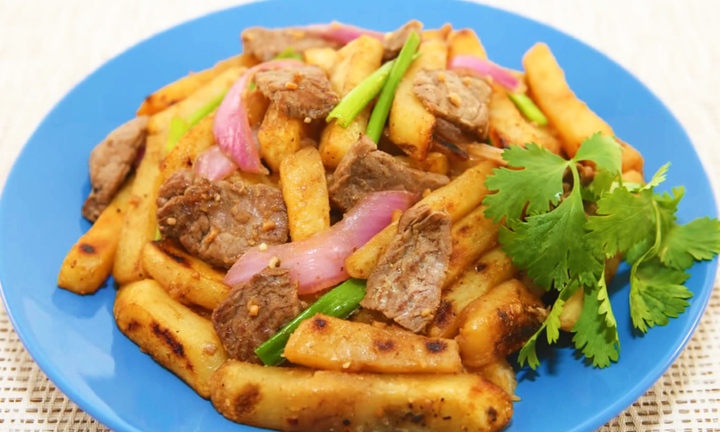 Cách làm khoai tây xào thịt bò cho bữa cơm đậm vị